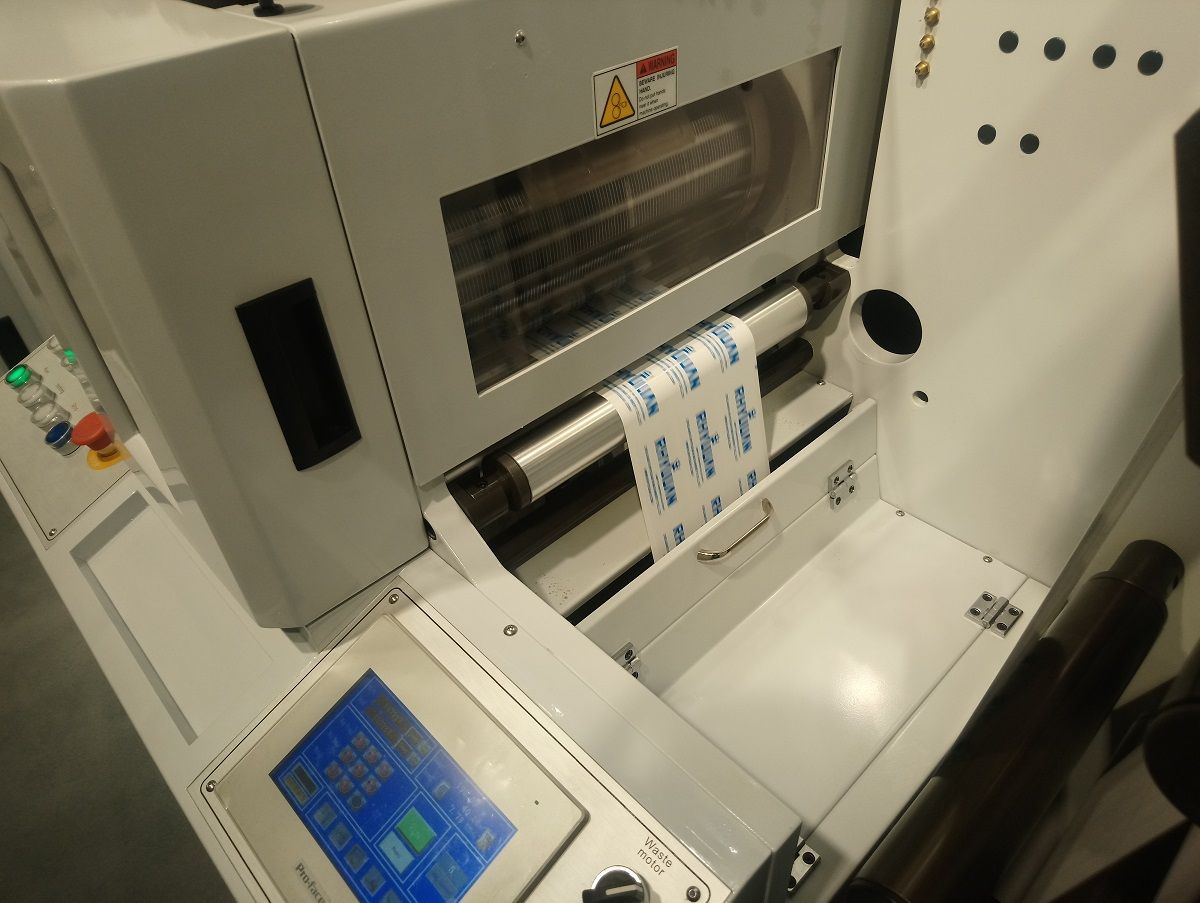 Сервоприводная машина высечки этикеток RHYGUAN TOP PLUS