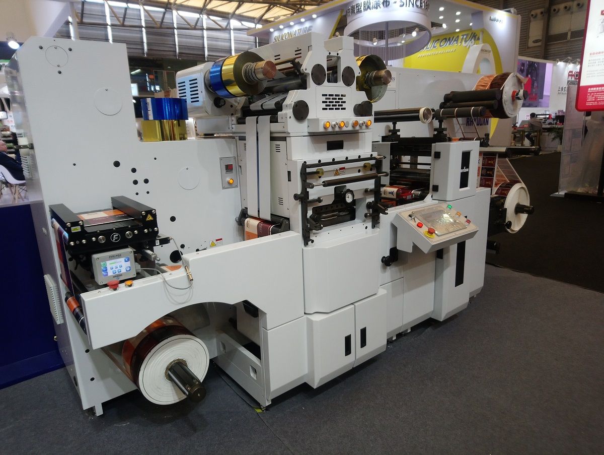 Устройство горячего тиснения этикеток с плоским штампом RHYGUAN KISS