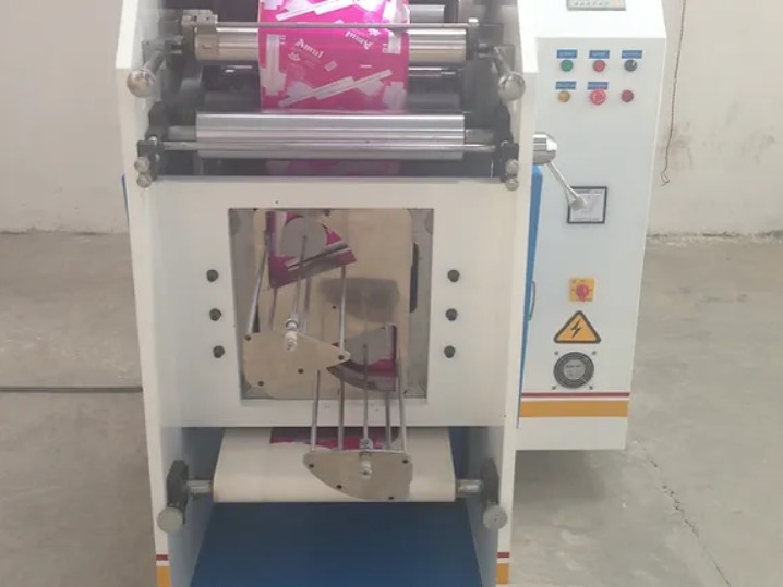 Машина PACKLINE LPM-400 ECO для вырубки конусов и крышек для мороженого